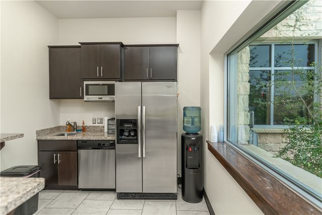 3091 University Drive E 202, Bryan, TX 77802