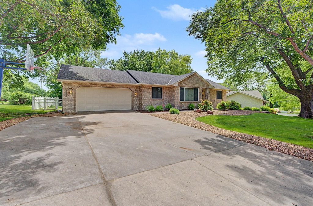 13901 92nd Place N, Maple Grove, MN 55369 — photo 2
