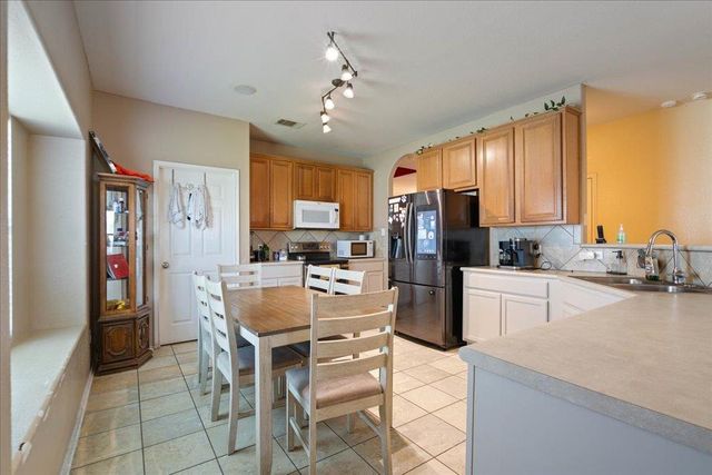 101 Blanco Woods BLVD, Elgin, TX 78621