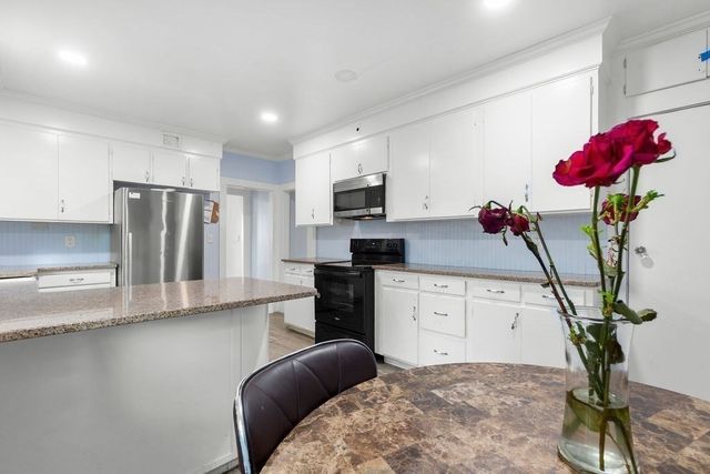 26 W Elm Ter, Brockton, MA 02301