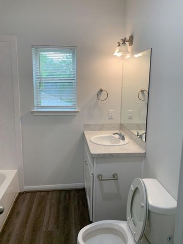 9026 Everglade B, Houston, TX 77078