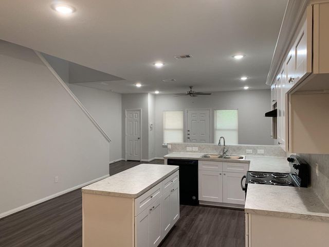 9026 Everglade B, Houston, TX 77078