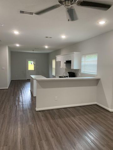 9026 Everglade B, Houston, TX 77078