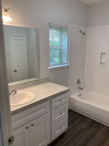9026 Everglade B, Houston, TX 77078