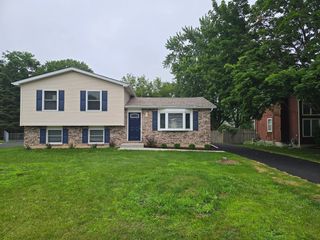 38355 N North Shore Avenue, Beach Park, IL 60087