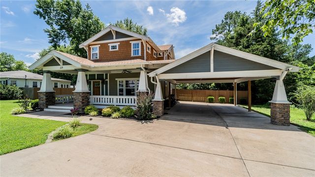 214 Lake Francis Drive, Siloam Springs, AR 72761