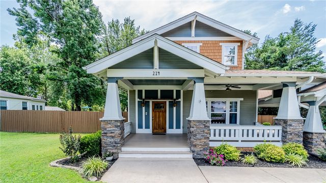 214 Lake Francis Drive, Siloam Springs, AR 72761