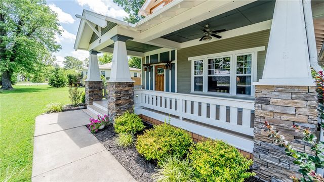 214 Lake Francis Drive, Siloam Springs, AR 72761