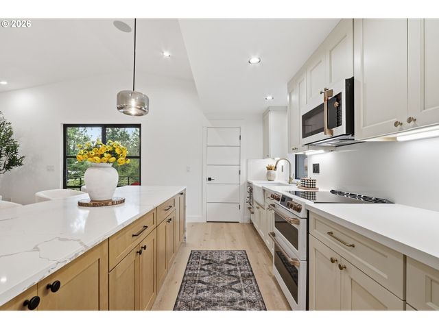 10000 Sw 25TH Ave, Portland, OR 97219