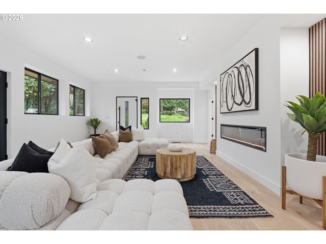 10000 Sw 25TH Ave, Portland, OR 97219