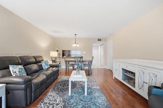 8826 W Mcnab Rd 304, Tamarac, FL 33321