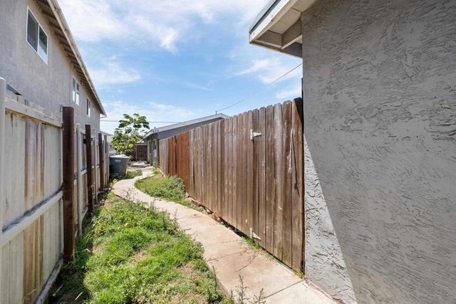 830 834 11th St, Imperial Beach, CA 91932