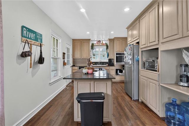 609 E 92nd Terrace, Kansas City, MO 64131
