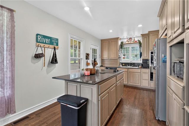 609 E 92nd Terrace, Kansas City, MO 64131