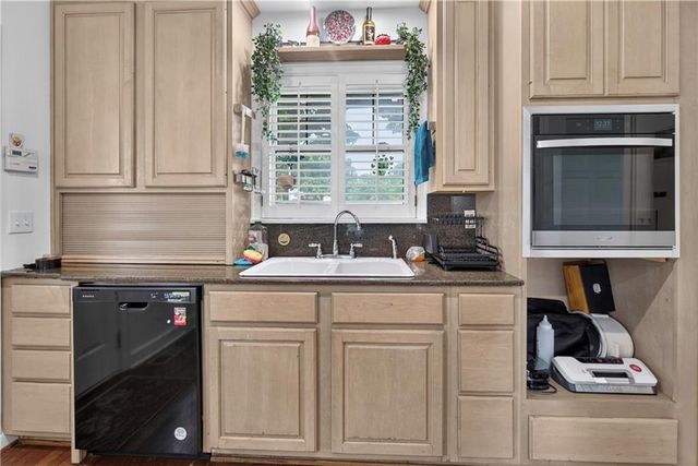 609 E 92nd Terrace, Kansas City, MO 64131