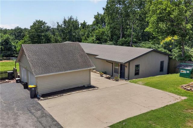 609 E 92nd Terrace, Kansas City, MO 64131