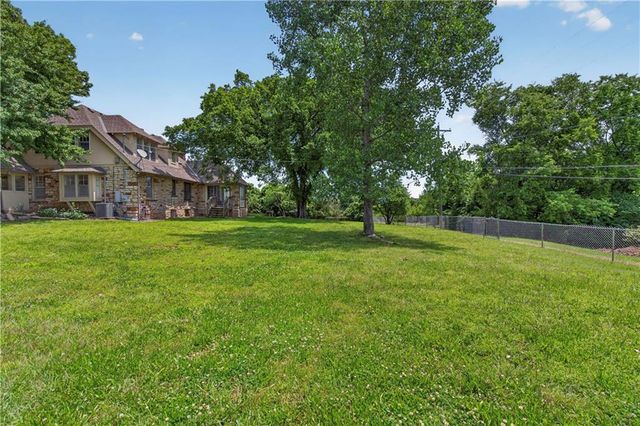 609 E 92nd Terrace, Kansas City, MO 64131