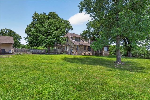 609 E 92nd Terrace, Kansas City, MO 64131