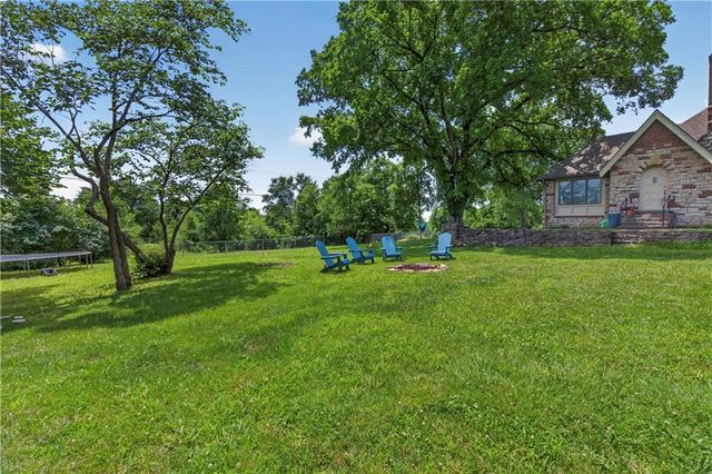 609 E 92nd Terrace, Kansas City, MO 64131