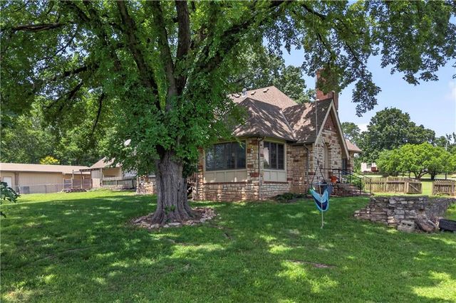 609 E 92nd Terrace, Kansas City, MO 64131