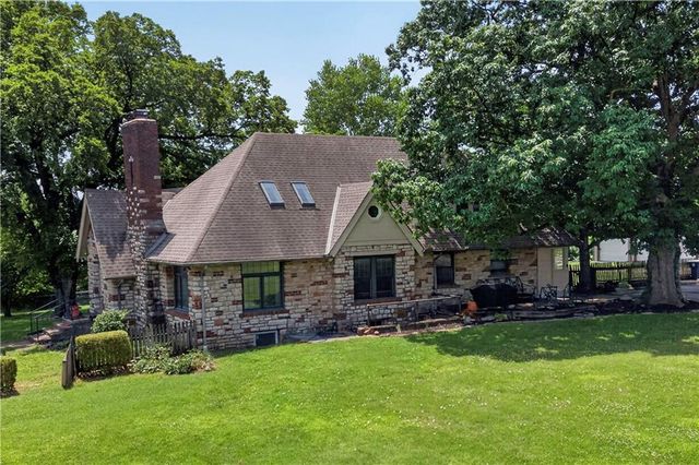 609 E 92nd Terrace, Kansas City, MO 64131