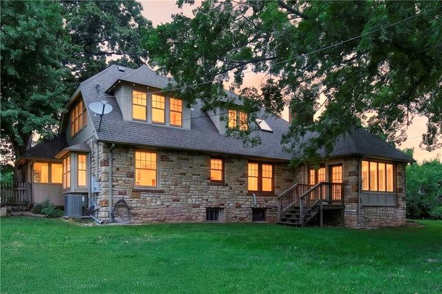 609 E 92nd Terrace, Kansas City, MO 64131