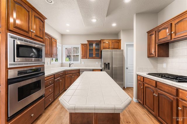 1428 S Island Glenn Way, Eagle, ID 83616