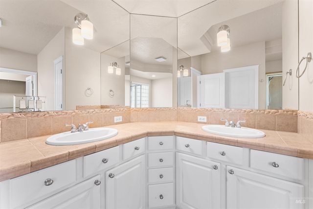 1428 S Island Glenn Way, Eagle, ID 83616