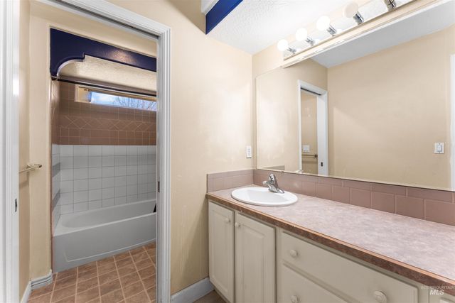 1428 S Island Glenn Way, Eagle, ID 83616