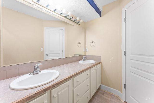 1428 S Island Glenn Way, Eagle, ID 83616