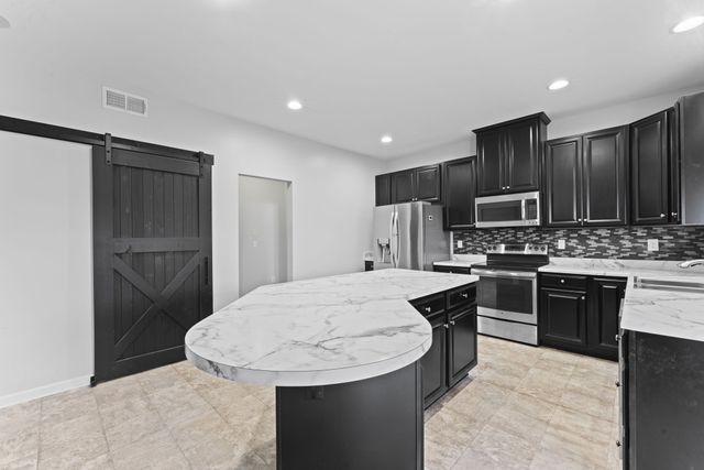 2207 Ambergate Dr, Murfreesboro, TN 37127