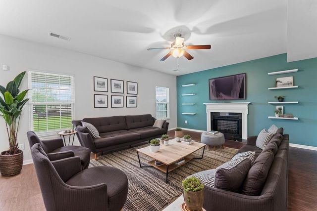 2207 Ambergate Dr, Murfreesboro, TN 37127