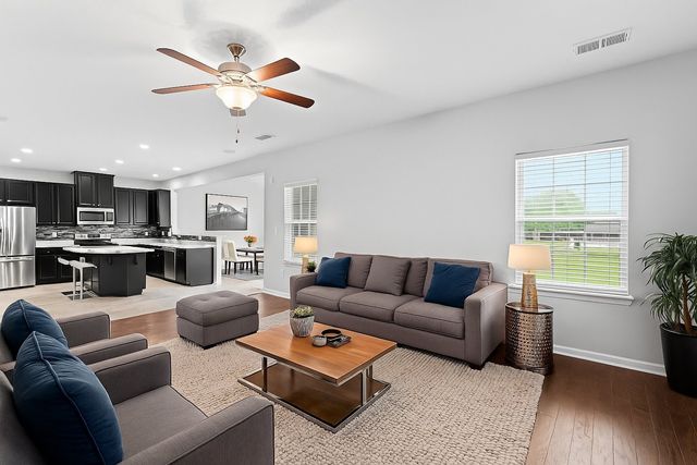 2207 Ambergate Dr, Murfreesboro, TN 37127