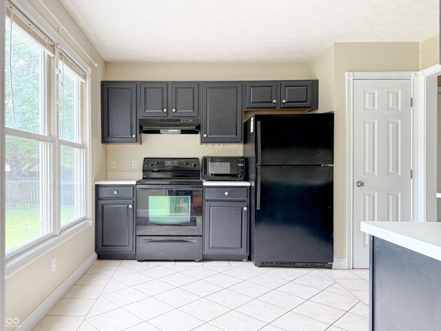 2137 Shiloh Drive, Columbus, IN 47203