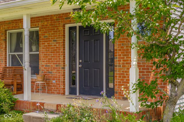 2137 Shiloh Drive, Columbus, IN 47203