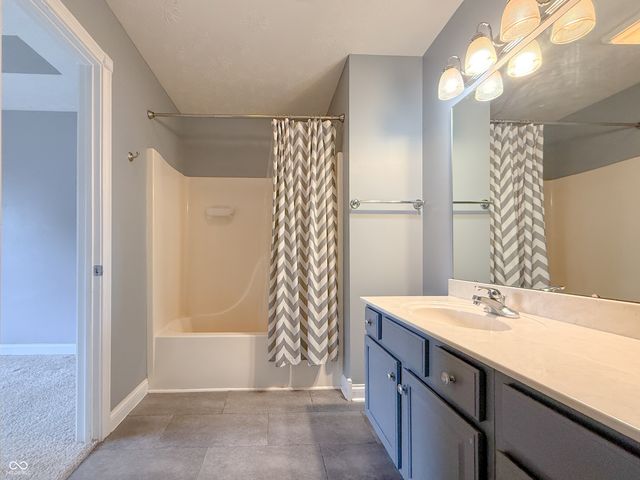 2137 Shiloh Drive, Columbus, IN 47203