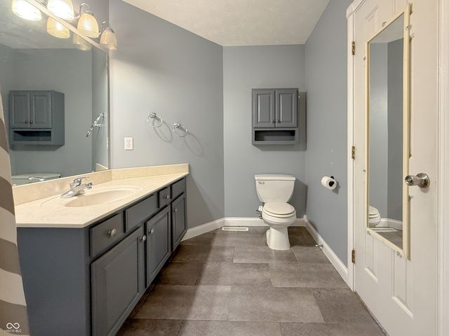 2137 Shiloh Drive, Columbus, IN 47203