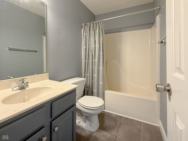 2137 Shiloh Drive, Columbus, IN 47203