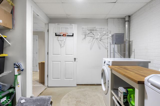 2137 Shiloh Drive, Columbus, IN 47203