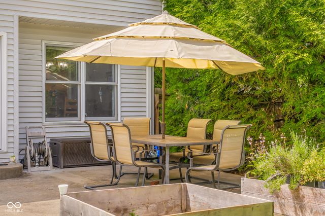 2137 Shiloh Drive, Columbus, IN 47203