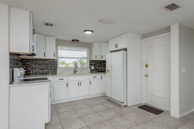 10521 OAK HILL DRIVE, Port Richey, FL 34668