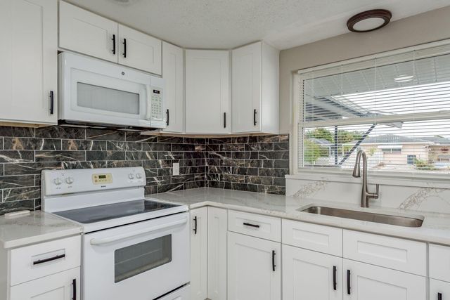 10521 OAK HILL DRIVE, Port Richey, FL 34668