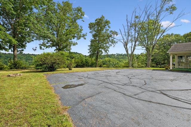 1202 Sycamore Valley Rd, Ashland City, TN 37015