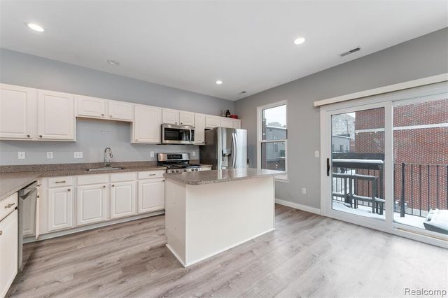 7609 Woodward Avenue, Detroit, MI 48202