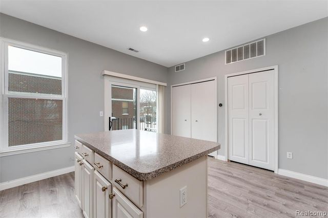 7609 Woodward Avenue, Detroit, MI 48202