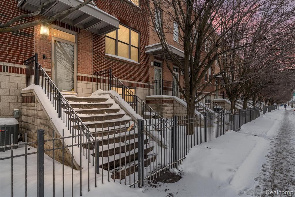 7609 Woodward Avenue, Detroit, MI 48202