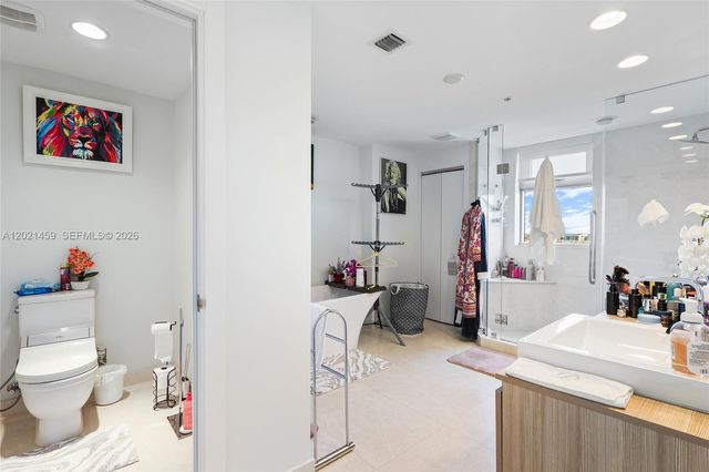 17301 Biscayne Blvd 1008, North Miami Beach, FL 33160