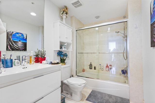 17301 Biscayne Blvd 1008, North Miami Beach, FL 33160