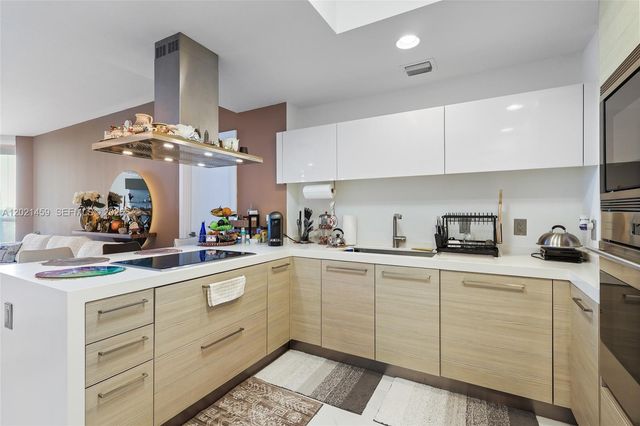17301 Biscayne Blvd 1008, North Miami Beach, FL 33160