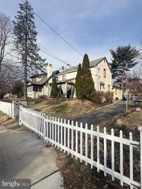 306 S CAROL BLVD, Upper Darby, PA 19082